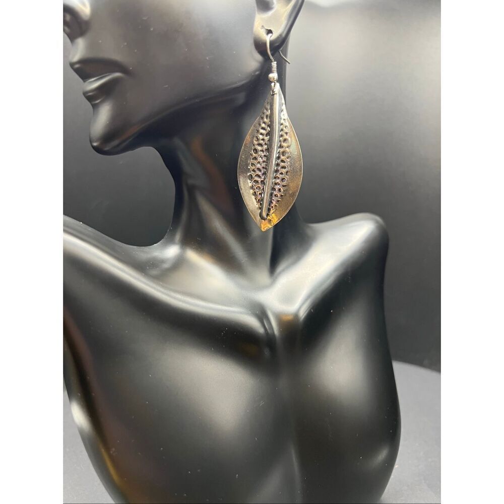 New Daisy Fuentes Luxe Silver Tone Teardrop Leaf Dangle Earrings